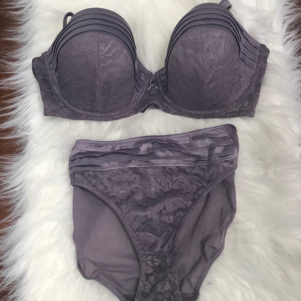 SOLD- Beautiful Lavender Satin & Lace Set - Picture 1 of 8